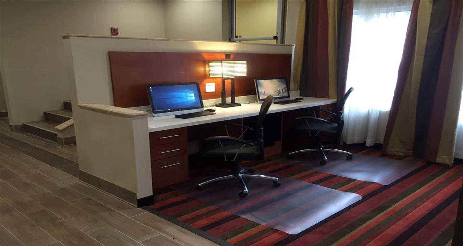 Quality Inn & Suites Morgantown - University Area Exteriör bild