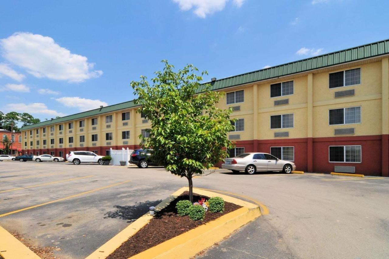 Quality Inn & Suites Morgantown - University Area Exteriör bild