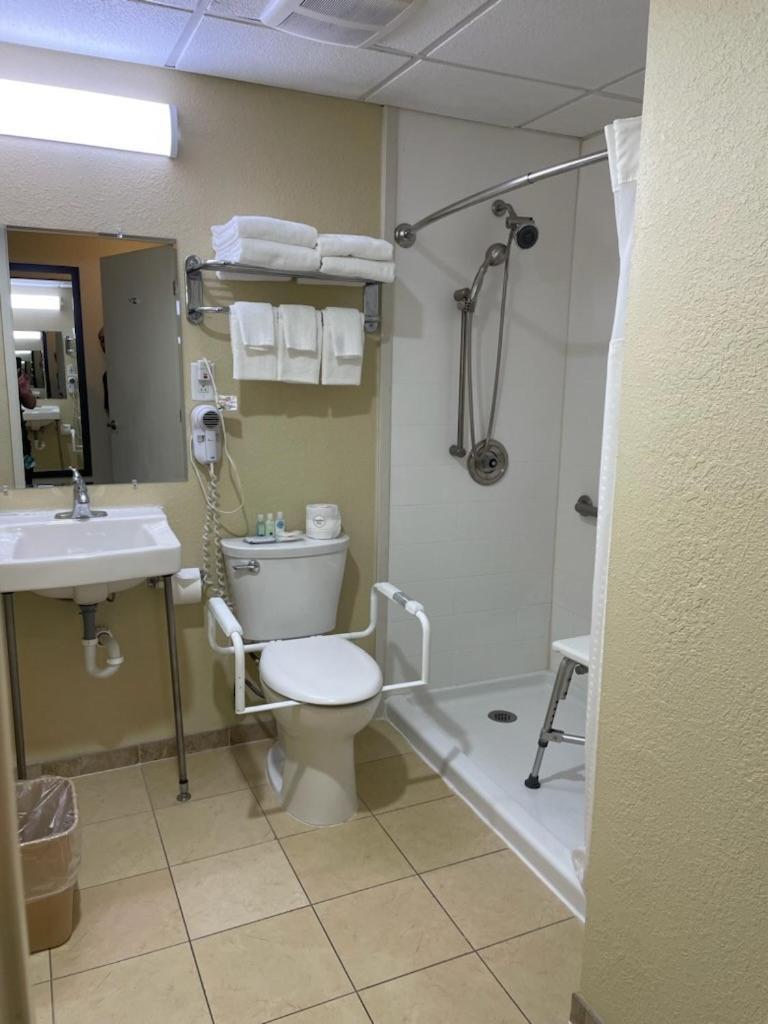 Quality Inn & Suites Morgantown - University Area Exteriör bild