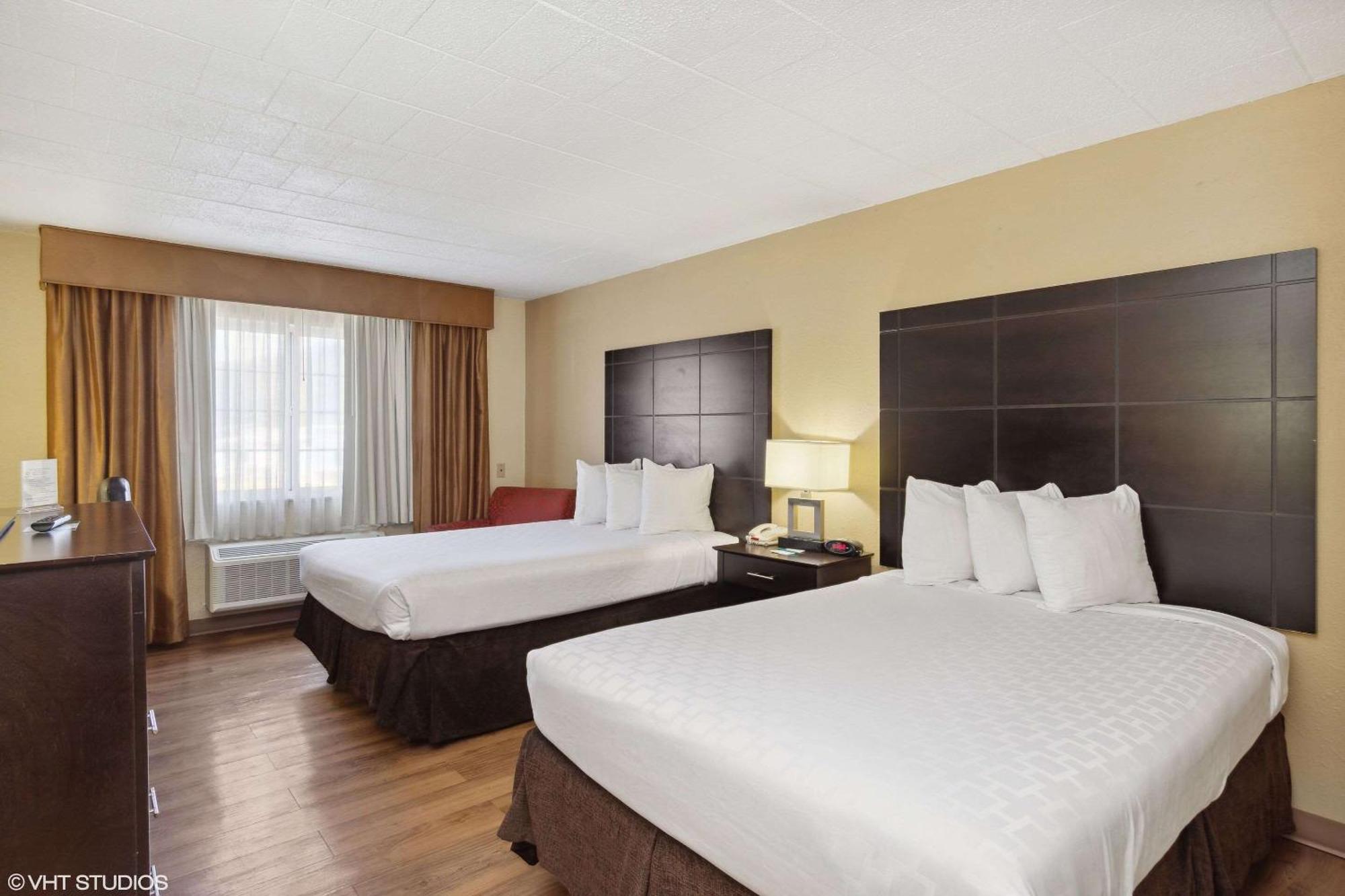 Quality Inn & Suites Morgantown - University Area Exteriör bild