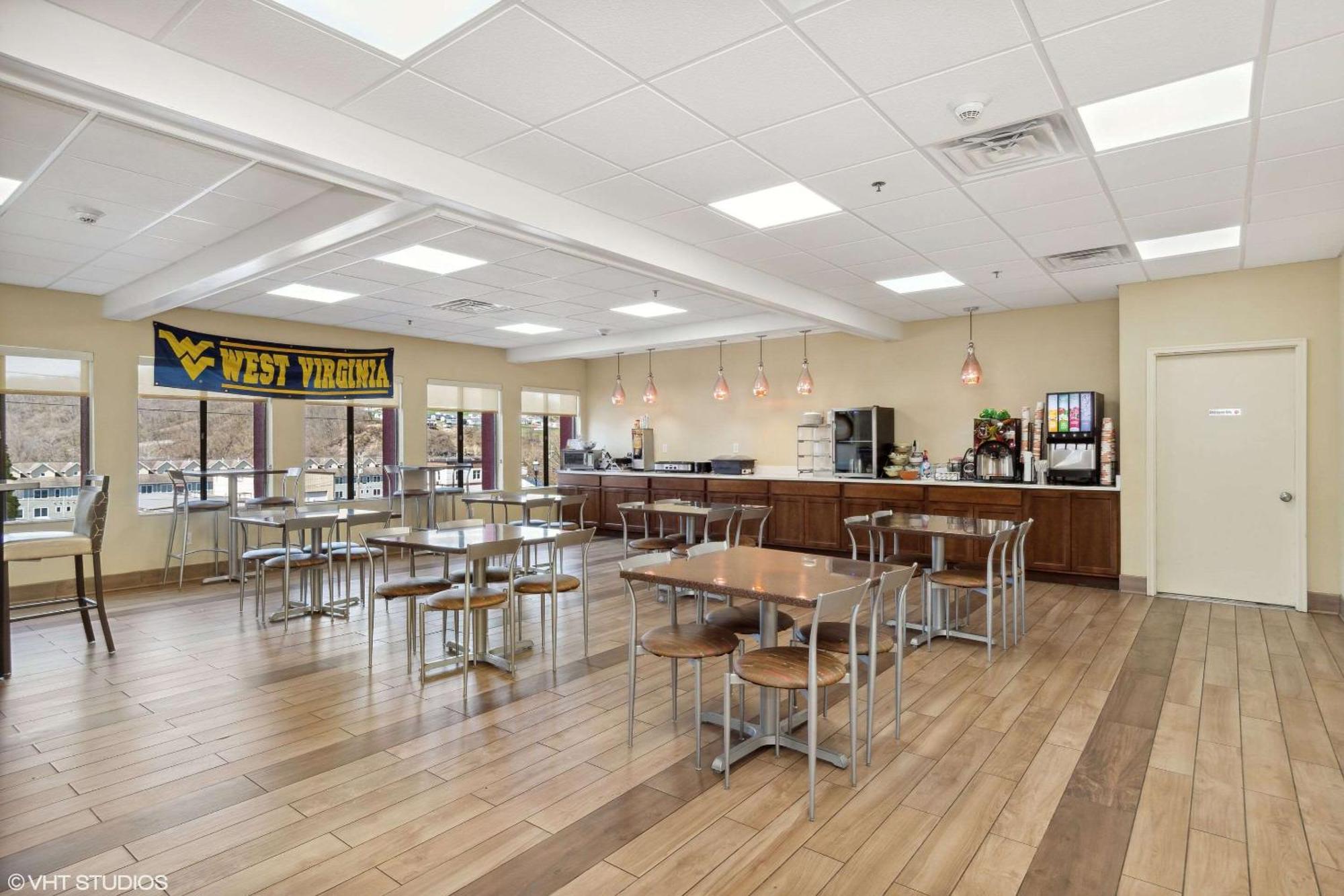Quality Inn & Suites Morgantown - University Area Exteriör bild