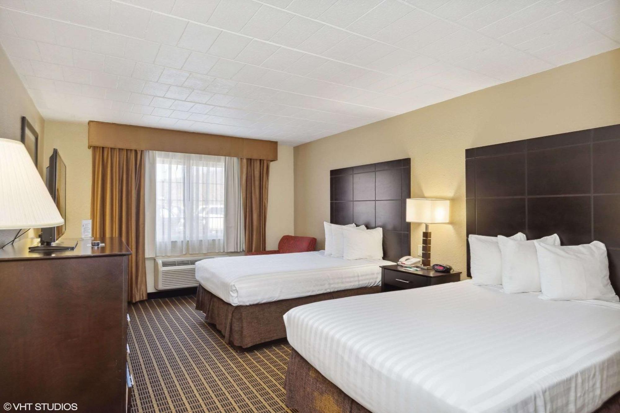 Quality Inn & Suites Morgantown - University Area Exteriör bild