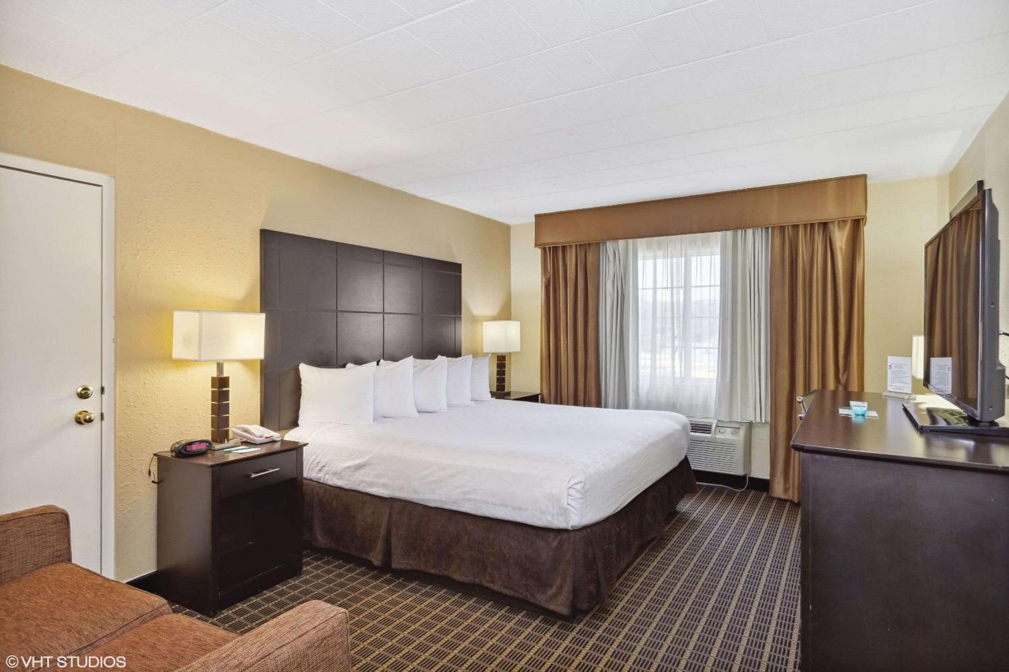 Quality Inn & Suites Morgantown - University Area Exteriör bild