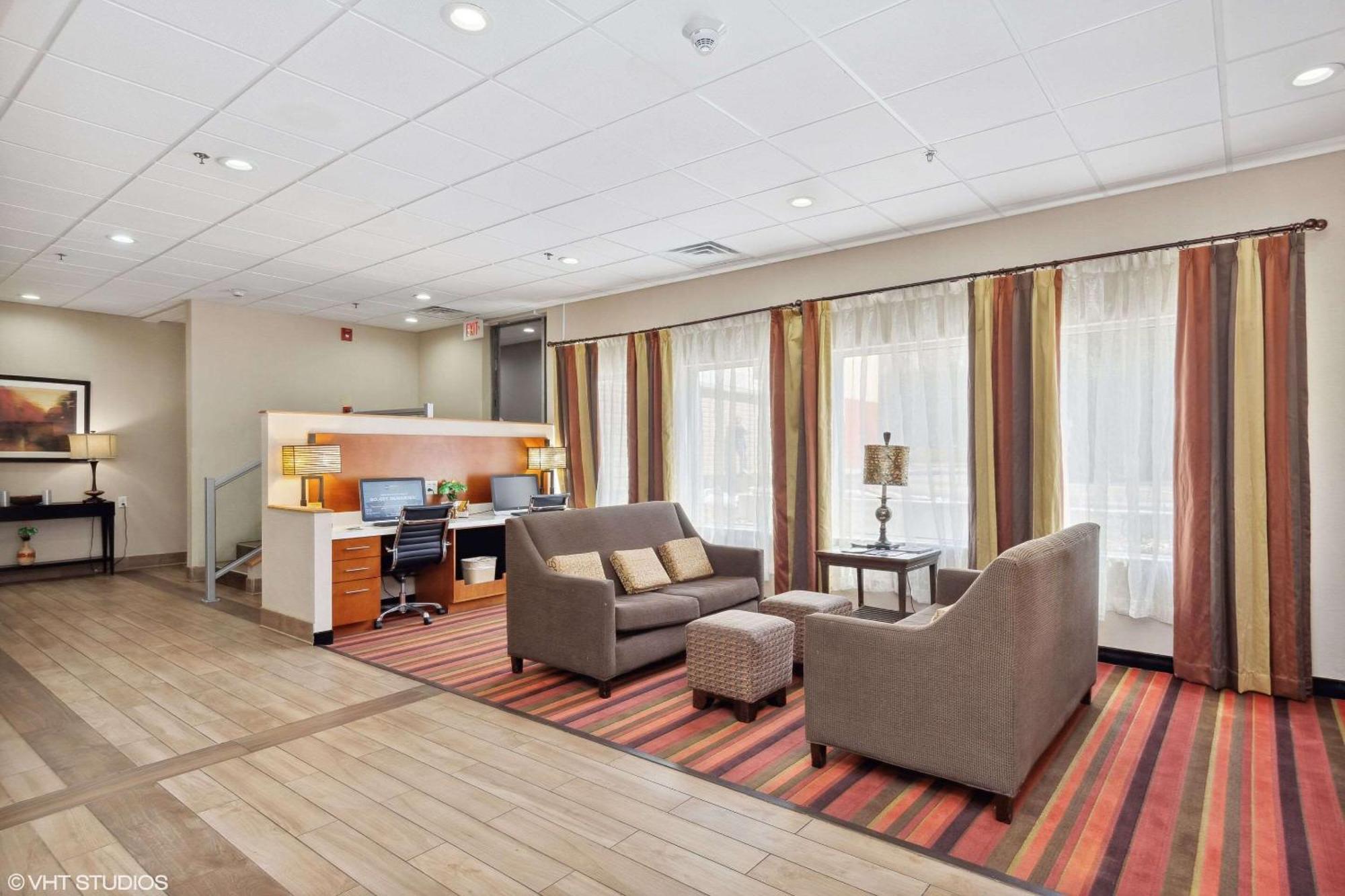 Quality Inn & Suites Morgantown - University Area Exteriör bild