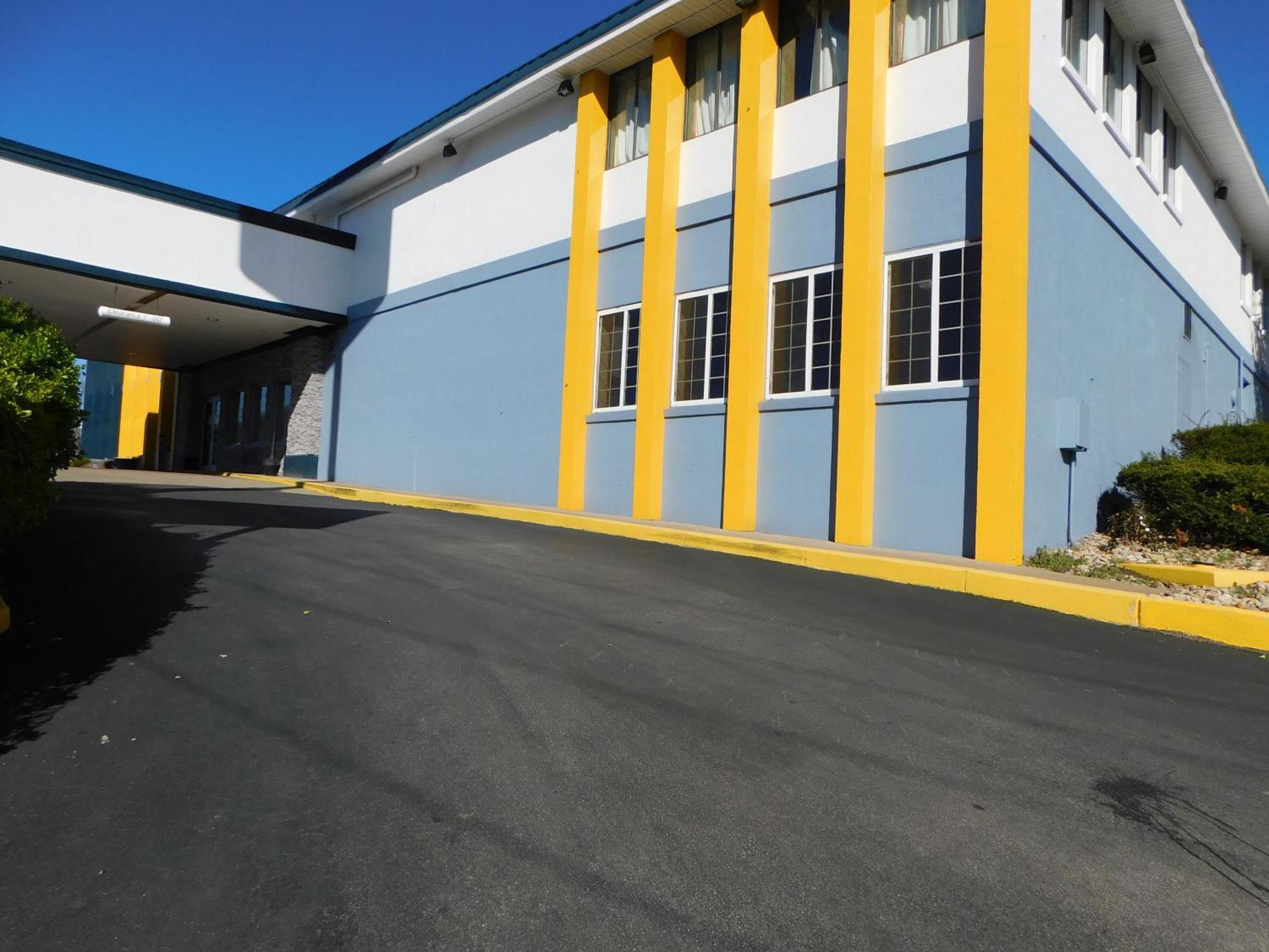 Quality Inn & Suites Morgantown - University Area Exteriör bild